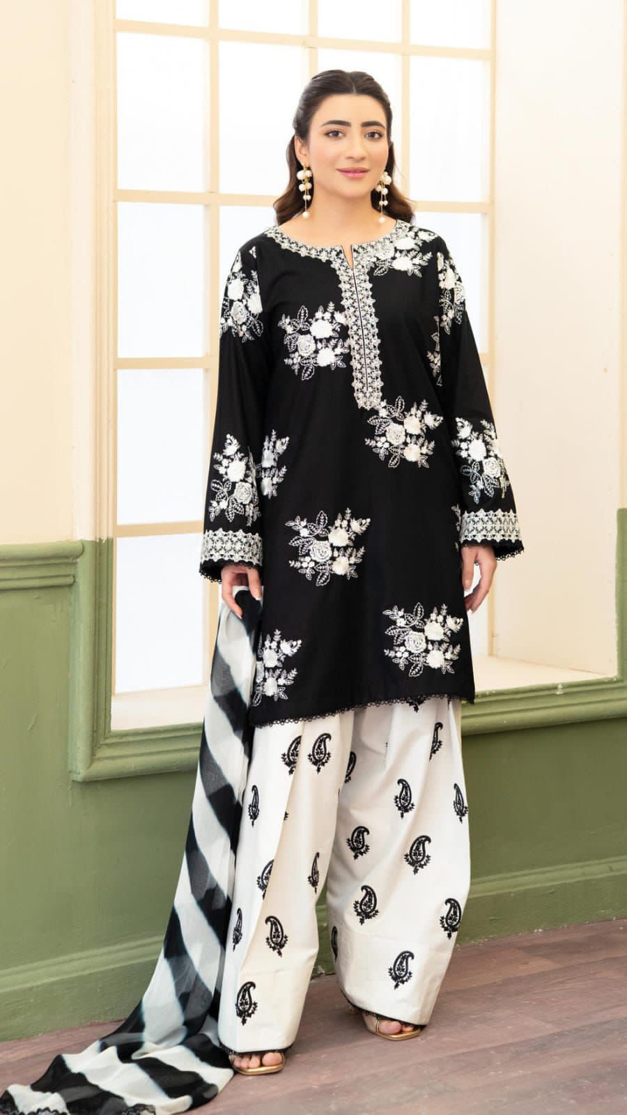 Embroidered 3-Piece in Lawn UNSTICED