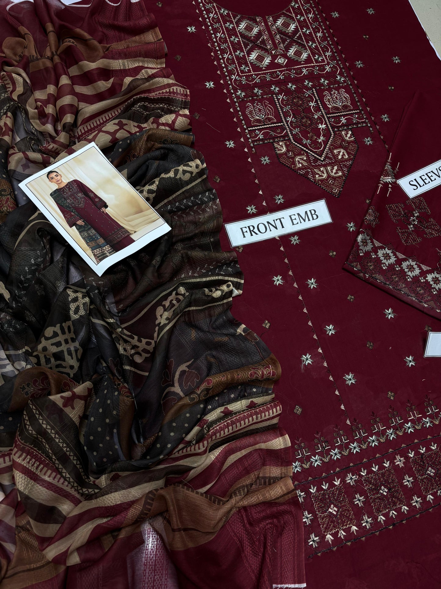 Sapphire Unstiched 3PC Lawn Fabric